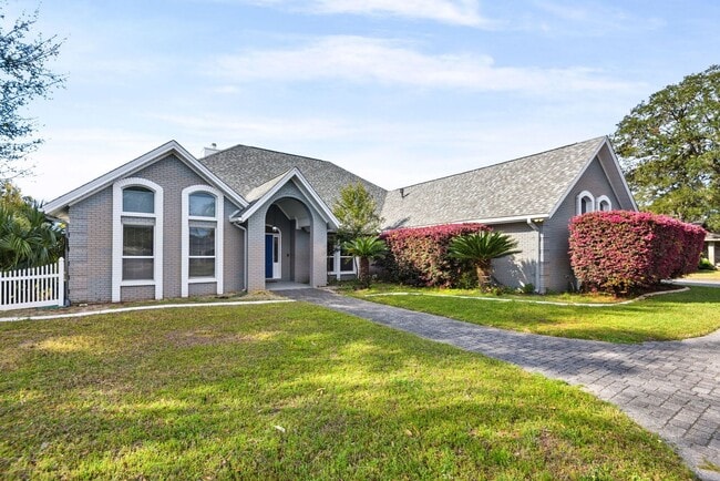 Building Photo - 83 Lake Lorraine Cir