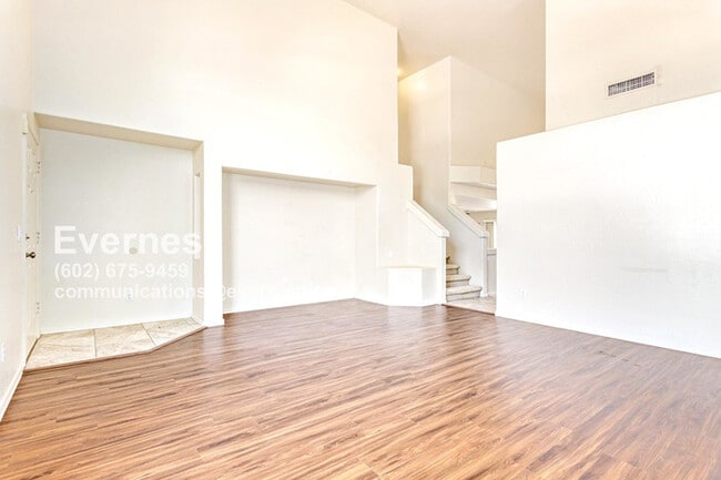 Building Photo - Lovely 3-Bedroom Home with Spacious Layout...