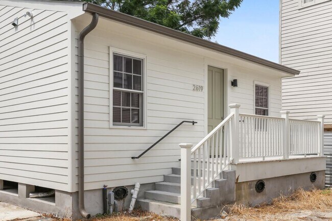 Building Photo - Stunning Historic Carriage House one block off of St. Charles!