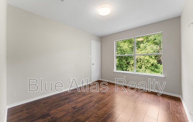 Building Photo - 1817 Cedarbriar Dr