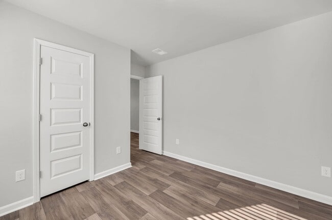 Building Photo - ***MOVE-IN SPECIAL*** $500 OFF OF YOUR FIR...