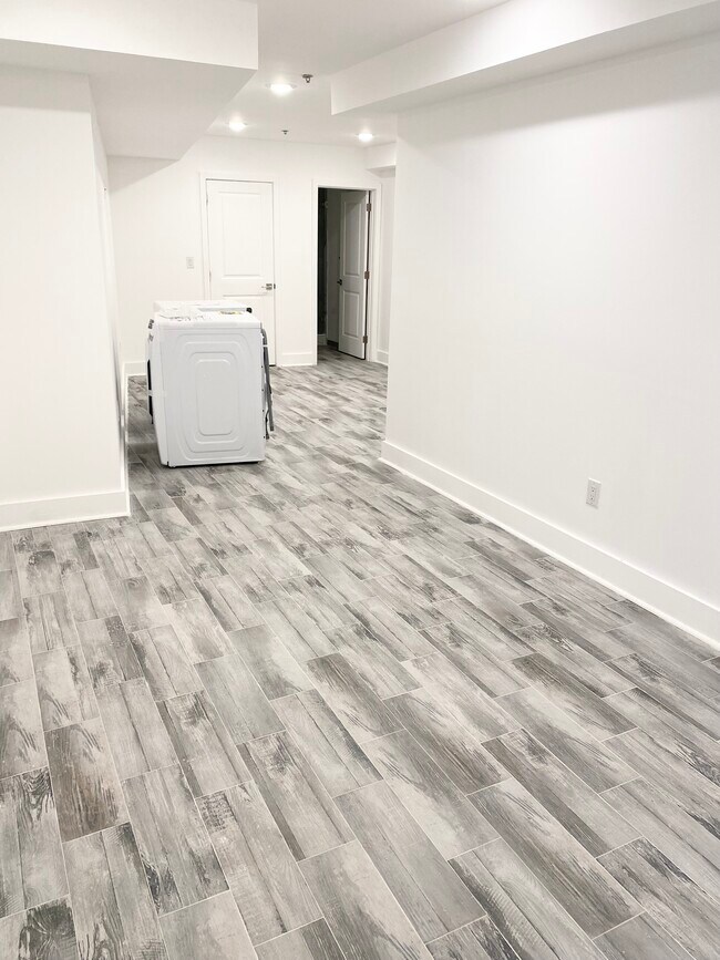 Building Photo - 2425 Frankford Ave