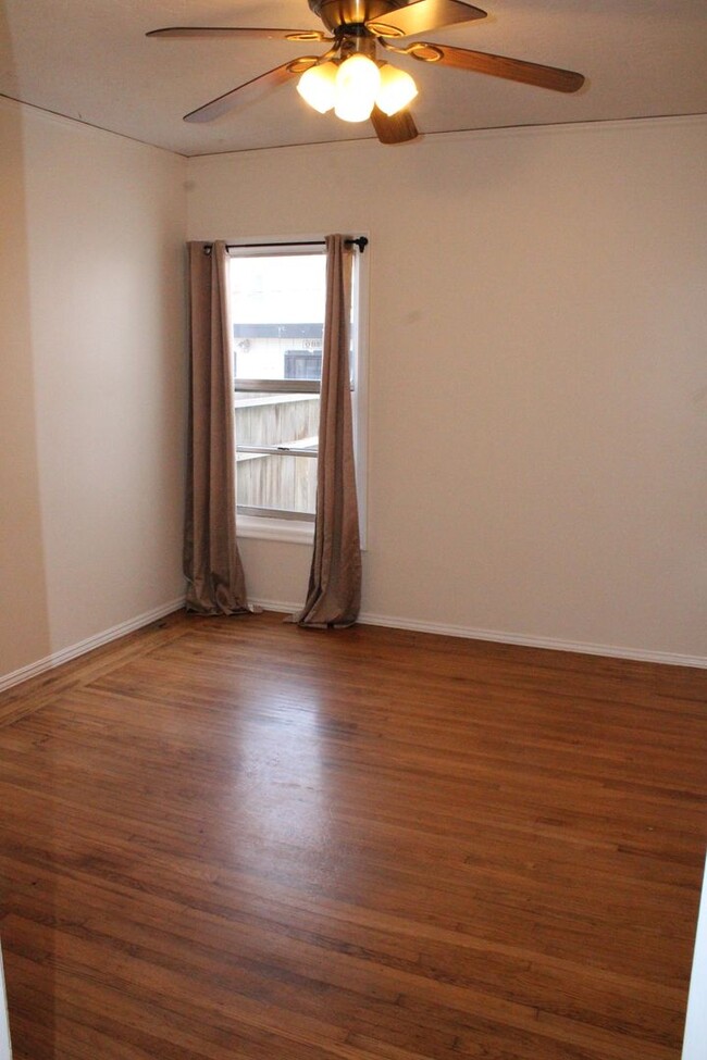 Building Photo - Cute Two Bedroom, One Bathroom House in Ri...