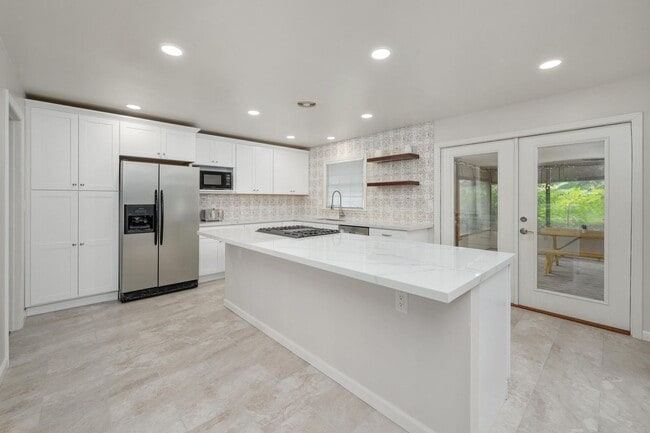 Building Photo - Beautiful Brick Ranch Home in Franklin