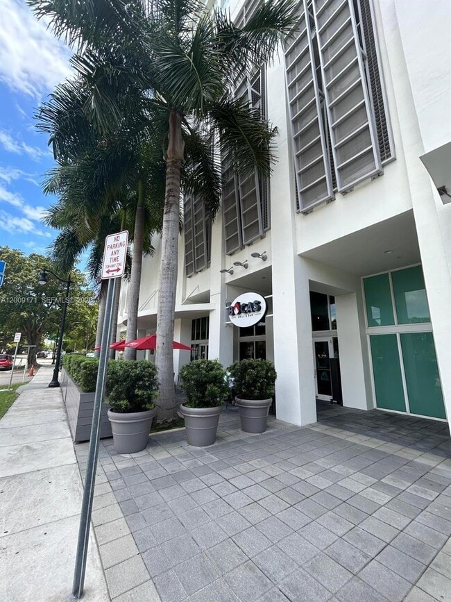 Building Photo - 2525 SW 3rd Ave