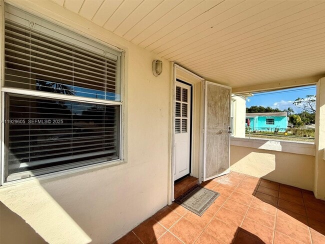 Building Photo - 2403 Scott St