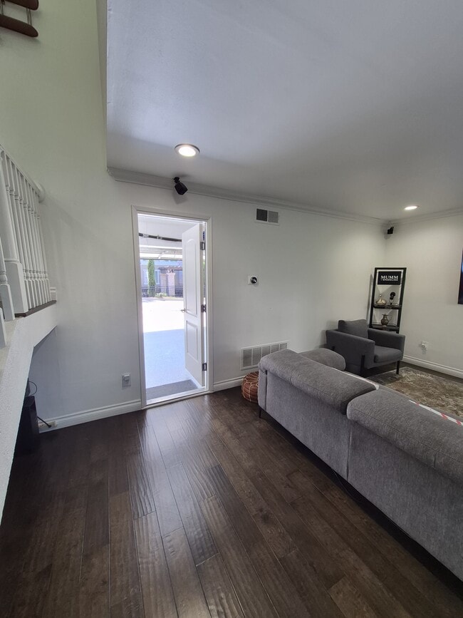 Building Photo - 5313 Sevilla Ct
