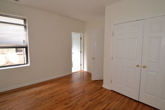 Building Photo - 909 W Dakin