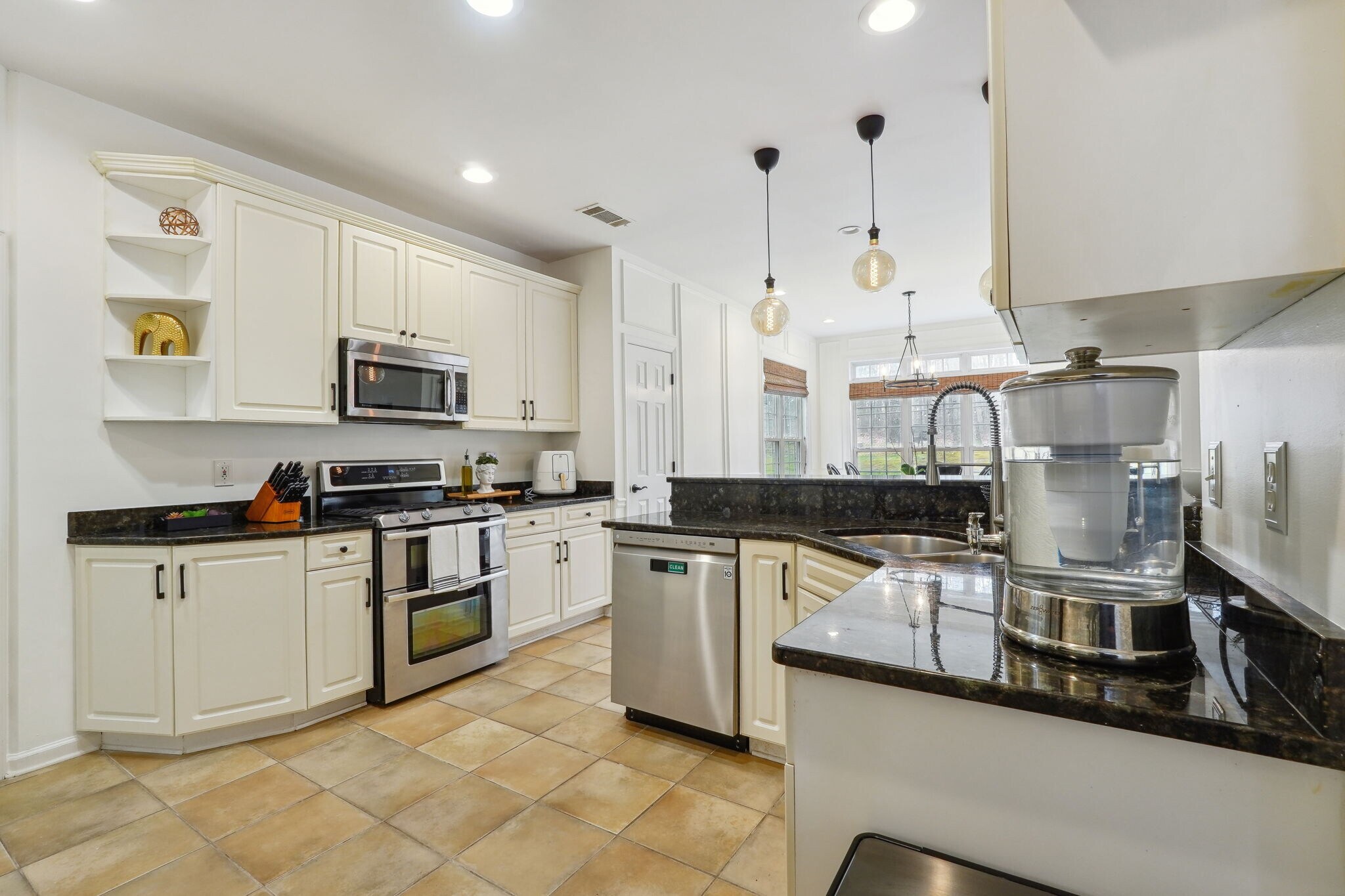 Building Photo - 135 Farr Lake Dr