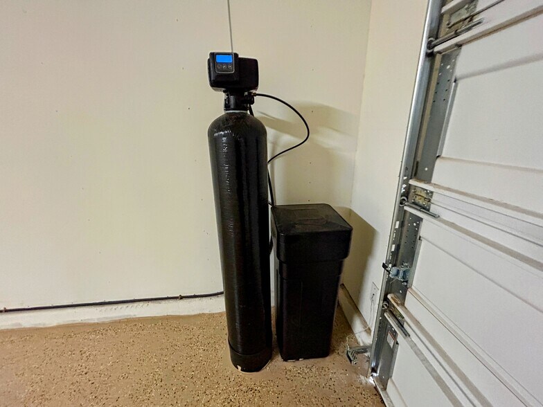 Building Photo - 2964 S Washington St