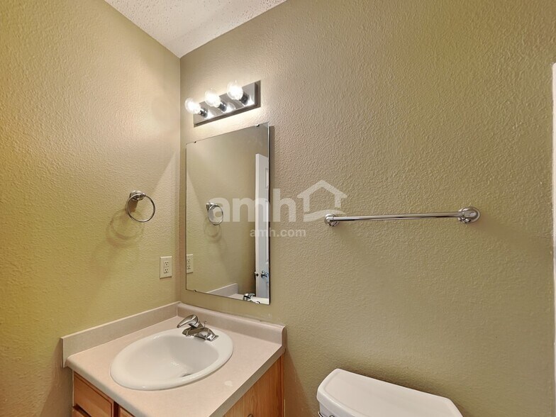 Building Photo - 6765 W Littleton Dr