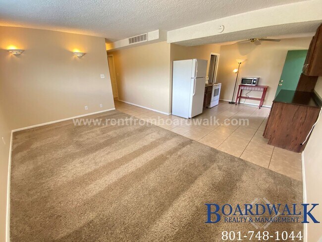 Building Photo - 451 8120 S