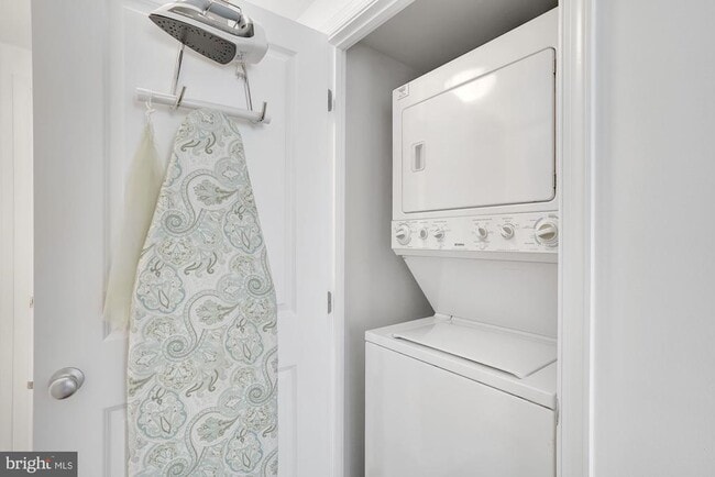 Building Photo - 851 N Glebe Rd