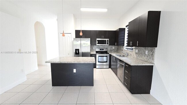Building Photo - 14941 SW 26th Terrace