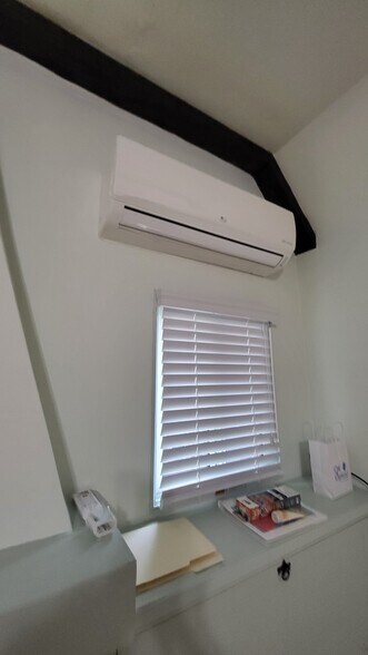 Building Photo - 16418 Halldale Ave