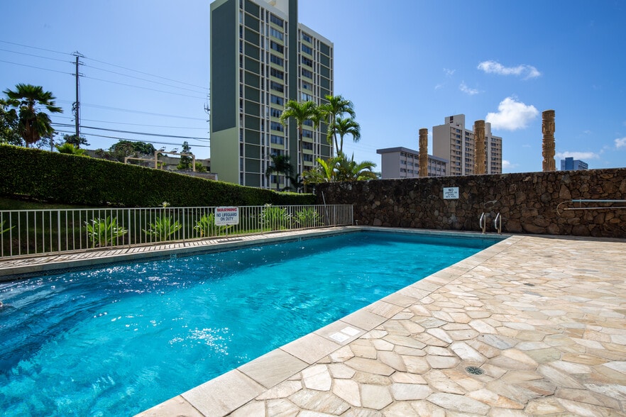 Great pool area - 2888 Ala Ilima St