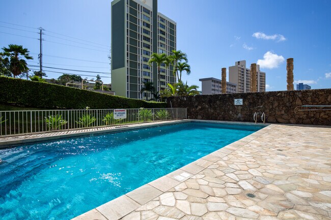 Great pool area - 2888 Ala Ilima St