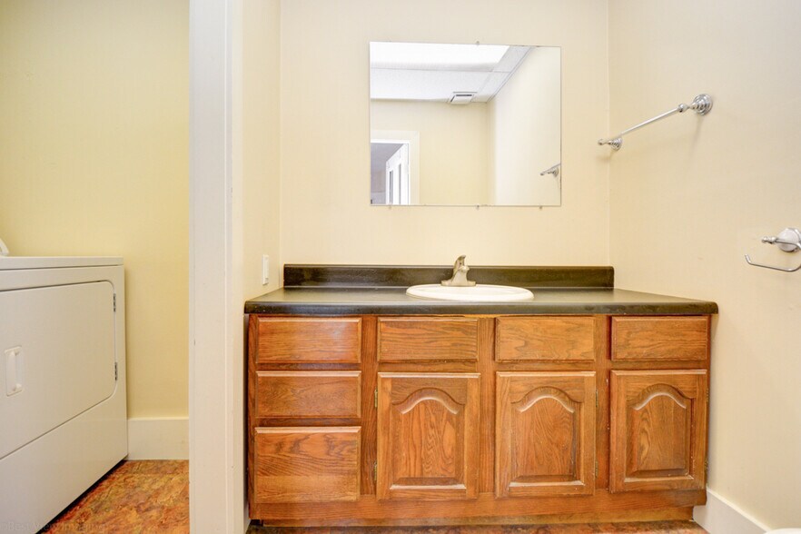 Building Photo - 46 South St