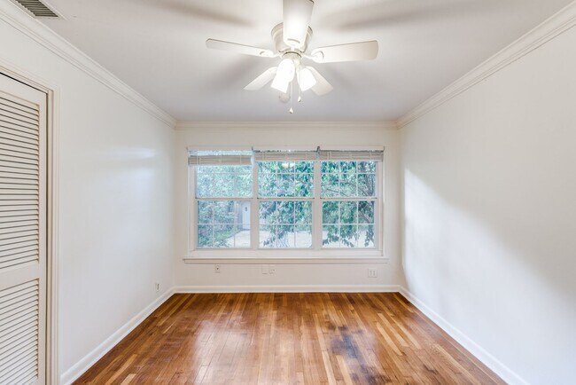 Building Photo - TERRELL HILLS 3-BEDROOM, SINGLE STORY