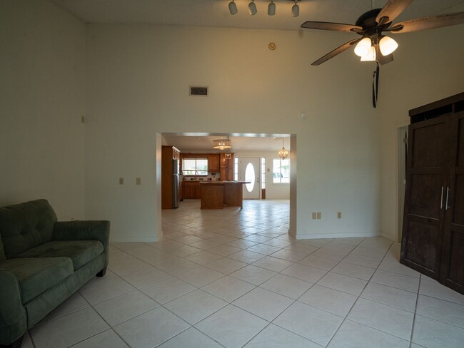 Building Photo - Open Sands 5 BR's-5 Baths