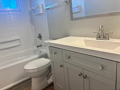 Building Photo - 4725 Nelson St