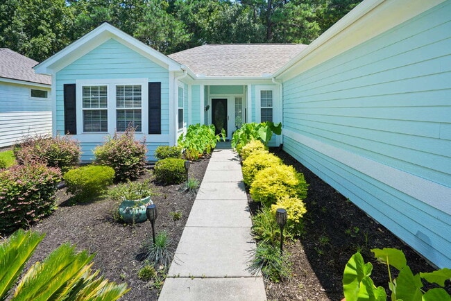 Building Photo - 211 Hampton Cir