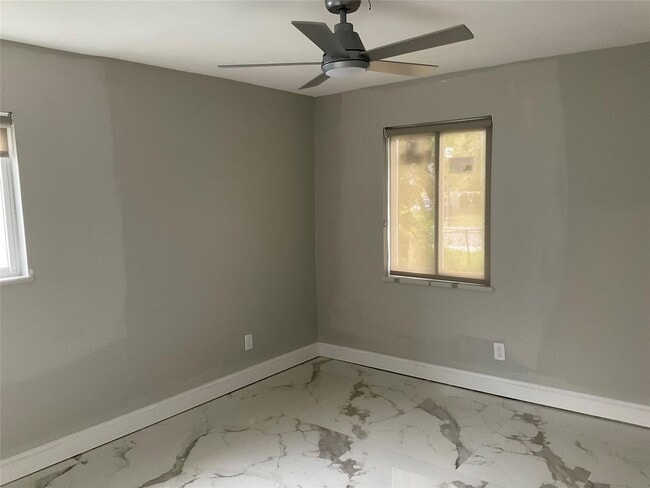 Building Photo - 642 NW 14th Way