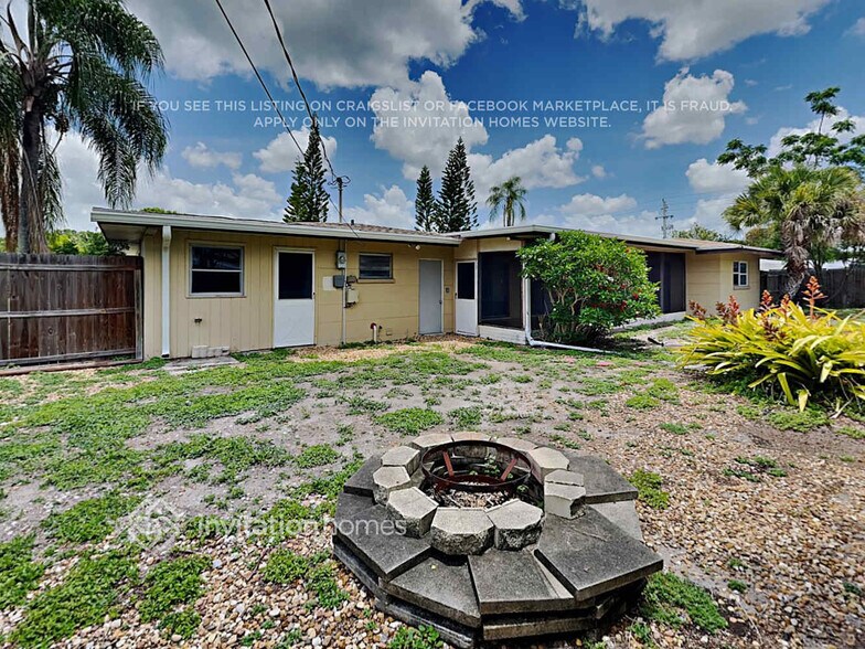 Building Photo - 3144 Bougainvillea St