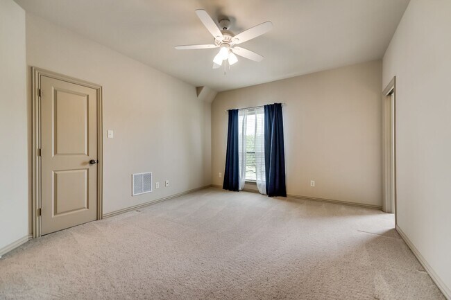Building Photo - Gorgeous Custom Home on a private 1 acre l...