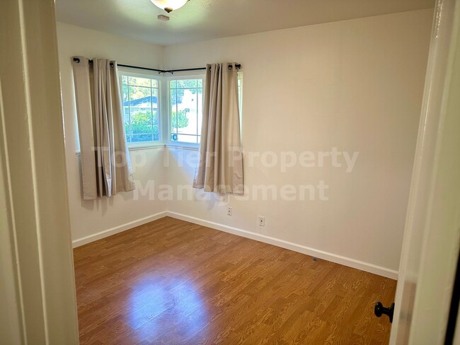 Building Photo - Charming 3 Bed / 1 Bath / 1,364 Sqft House in Pleasant Hill - Available now!