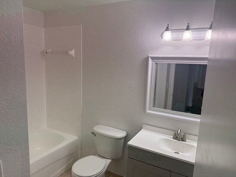 Building Photo - 8285 Ibis Club Dr