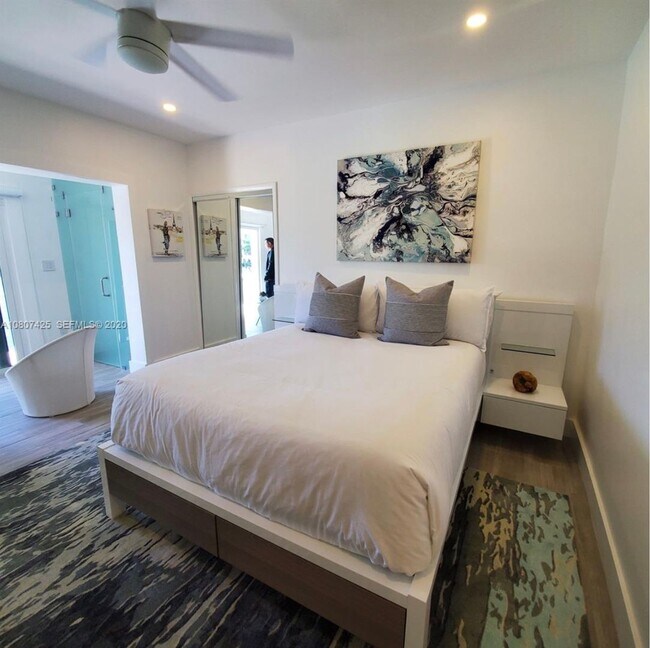 Building Photo - Beautiful waterfront townhouse in the heart of Miami