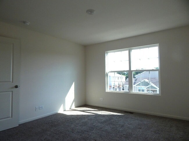 Building Photo - 2590 Bella Dr