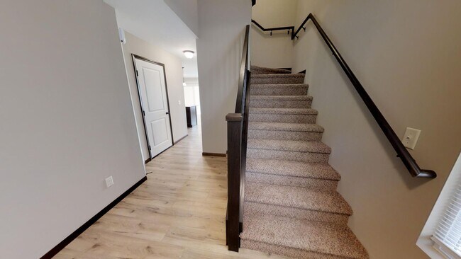 Building Photo - 711 Deer Haven Ct