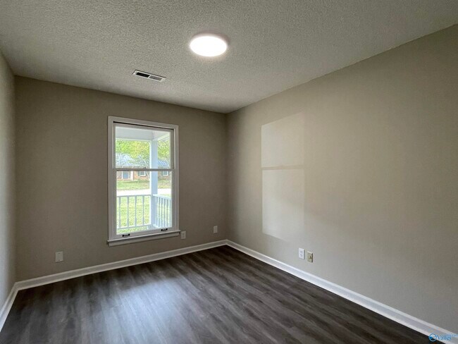Building Photo - 120 Springfield Ln