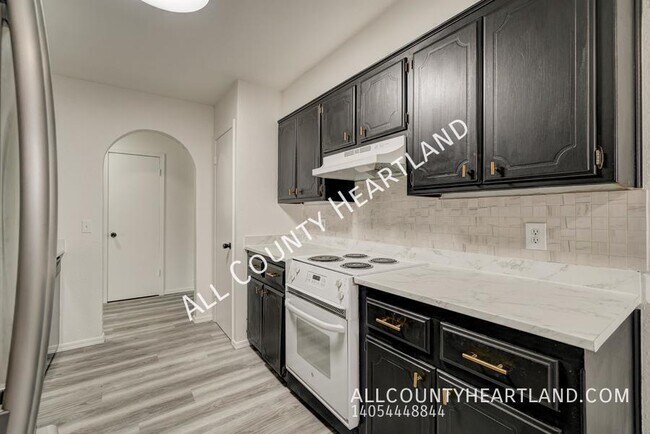 Building Photo - 10333 Fairfax Ln