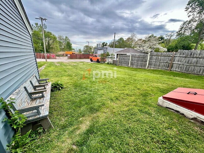 Building Photo - 1302 2nd St