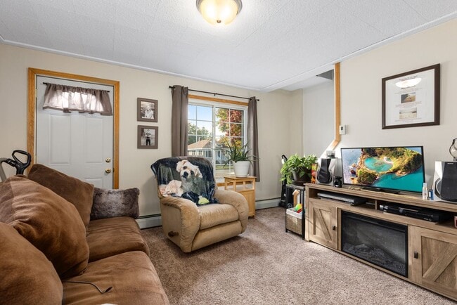 Building Photo - Cozy 3 bedroom, 1 Bathroom Home On Corner ...