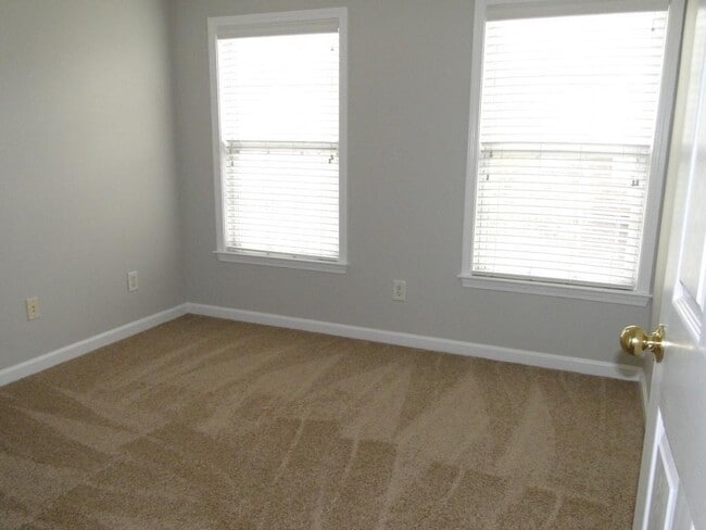 Building Photo - 1749 Highlands View Dr