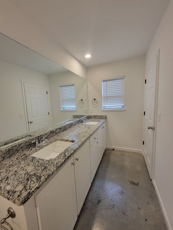 Building Photo - 242 Skylane Dr