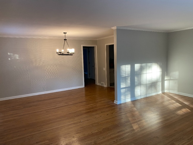 Building Photo - 835 Harcourt Rd