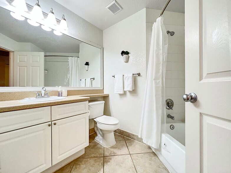 Building Photo - 9919 Montague St