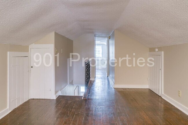 Building Photo - 81 S Larchmont Dr