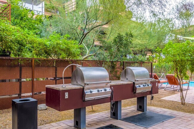 Building Photo - 7151 E Rancho Vista Dr