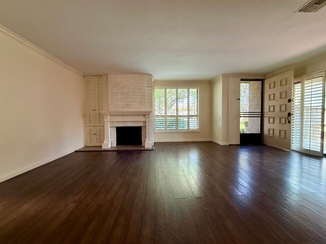 Building Photo - Spacious & Stylish Mission Plymor Townhome! 2 Assigned Parking! AC!