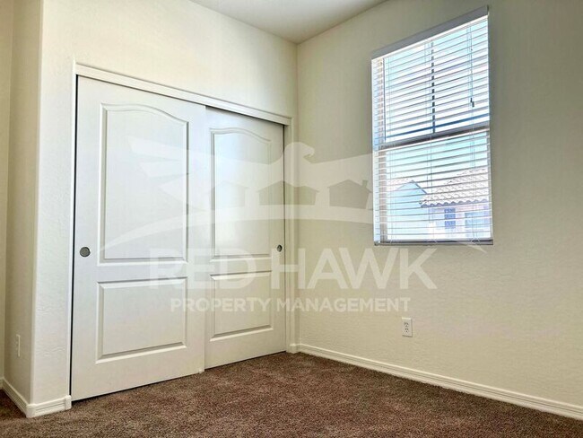 Building Photo - 9728 E Axle Ave