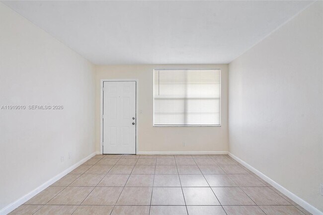 Building Photo - 1715 N 16th Ave