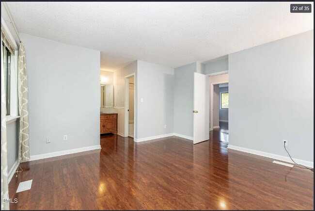 Building Photo - Room in Townhome on Sandy Creek Dr