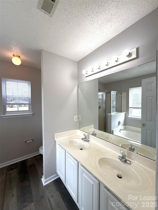 Building Photo - 1511 Hudson Graham Ln