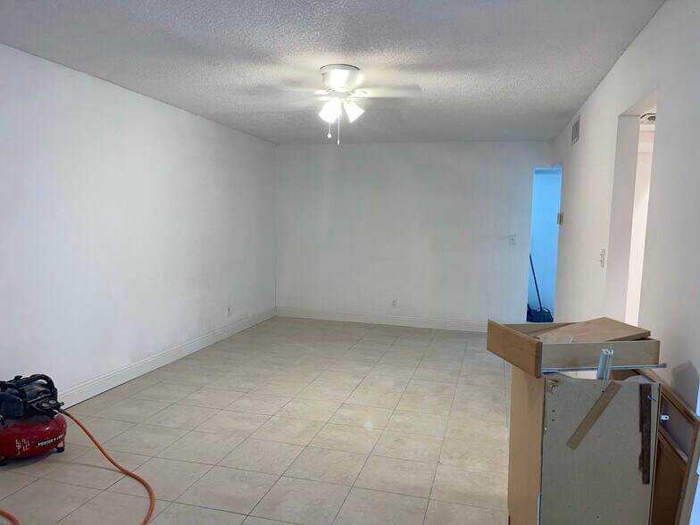 Building Photo - 5953 NW 25th Ct